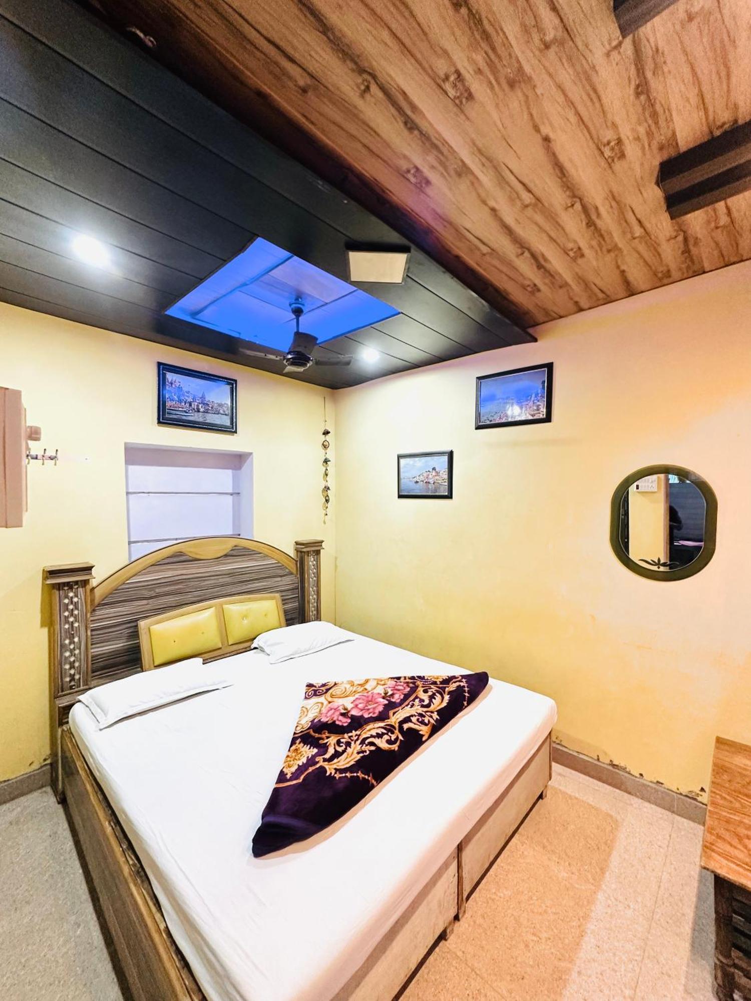 Home Stay Suraj Inn Varanasi Exterior photo